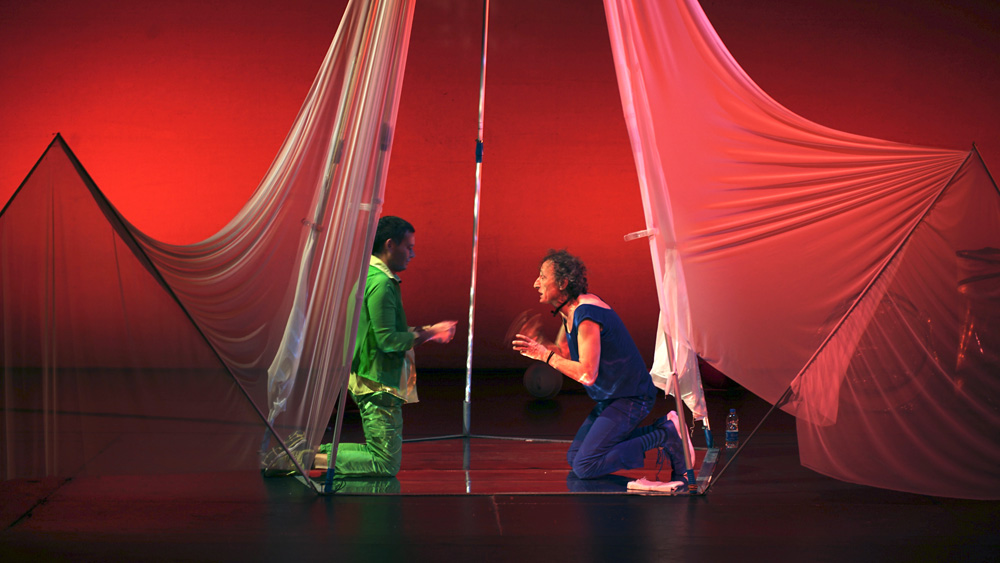 Metadietro - Foto di Flavia Mastrella