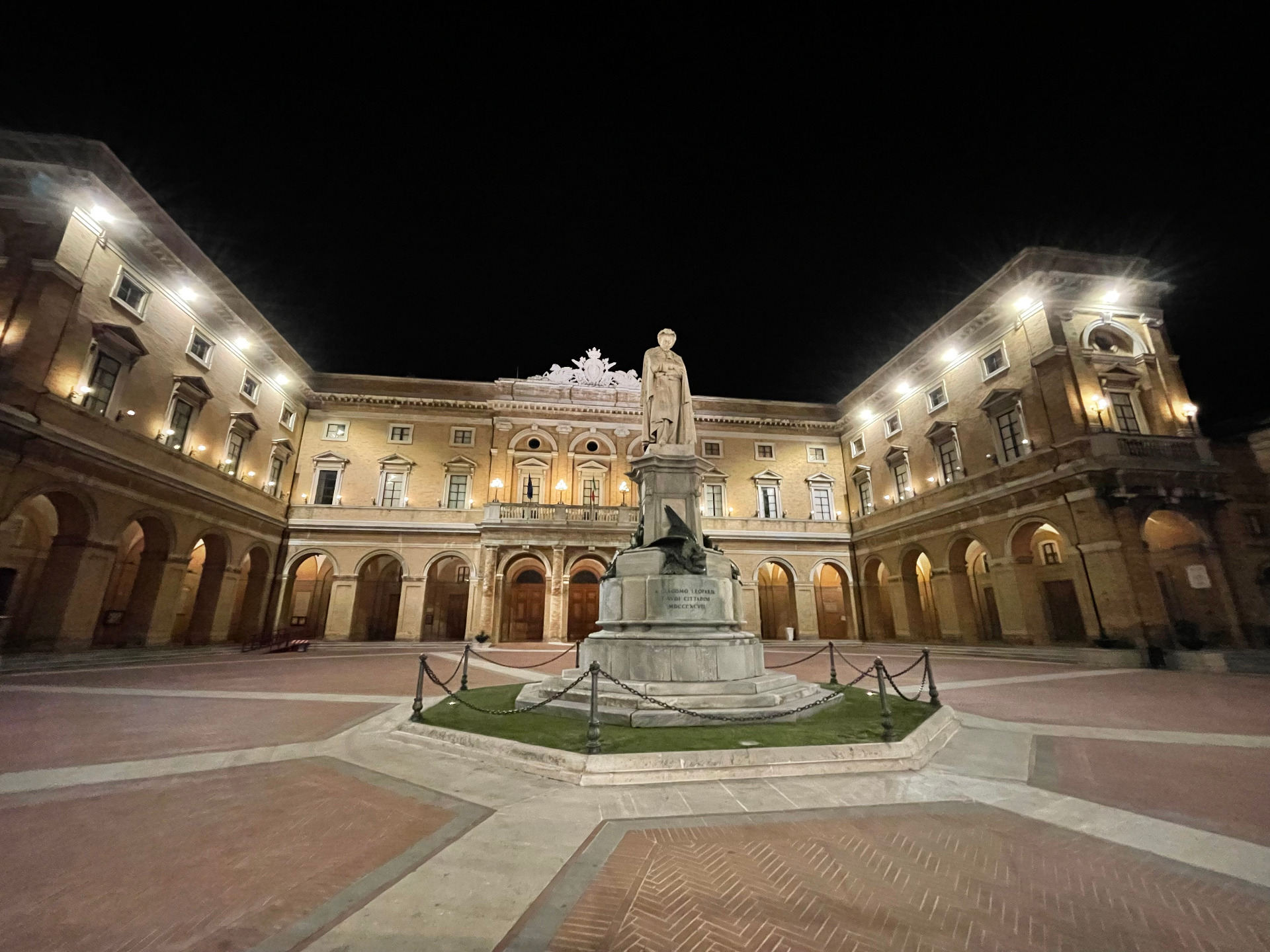 Piazza Giacomo Leopardi, Recanati