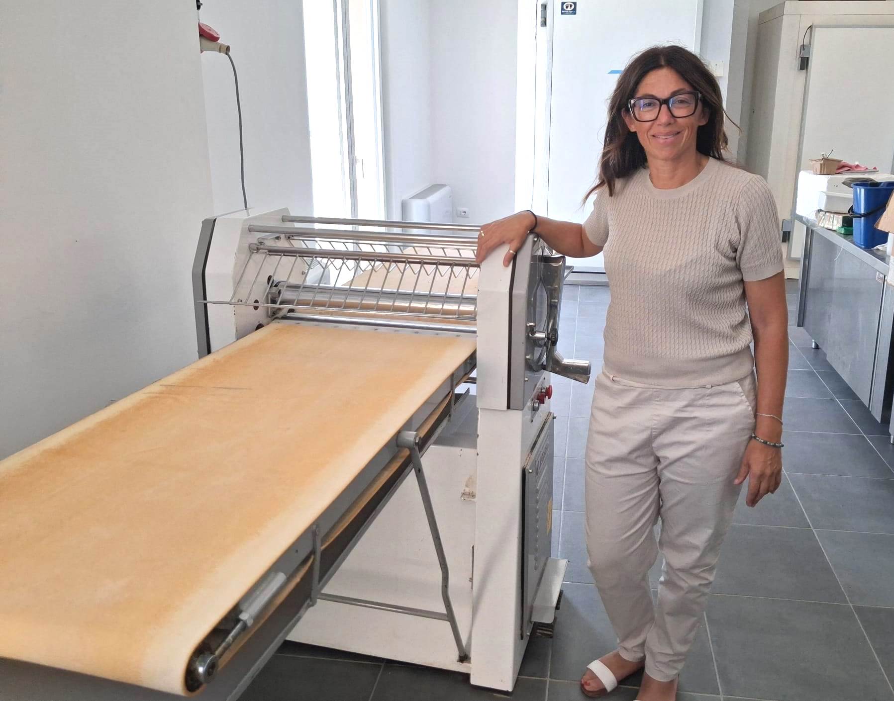 L’assessore Ilenia Orologio nella nuova cucina inclusiva
