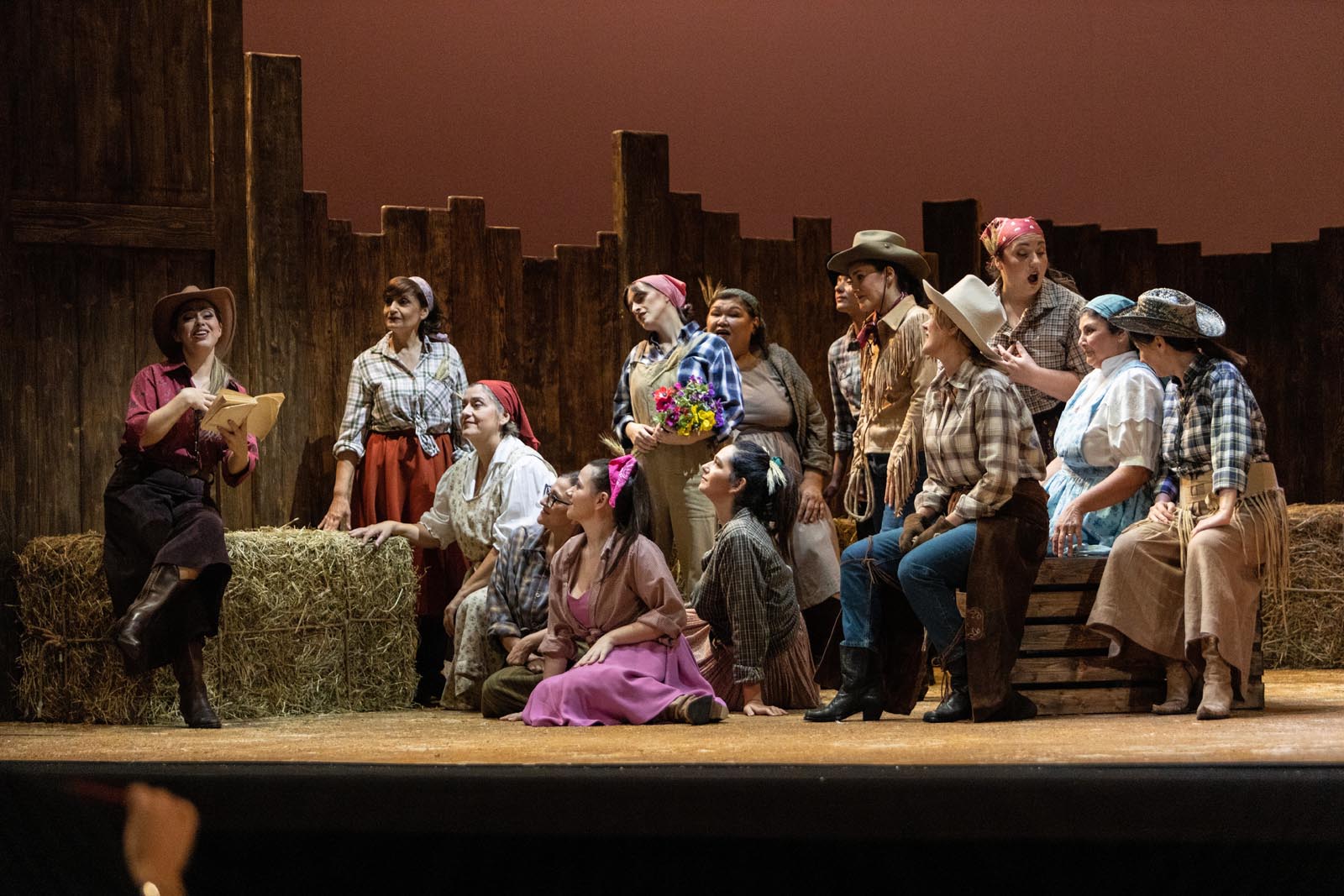 "L'elisir d'amore" - a sinistra Maria Laura Iacobellis (foto di Giorgio Pergolni)
