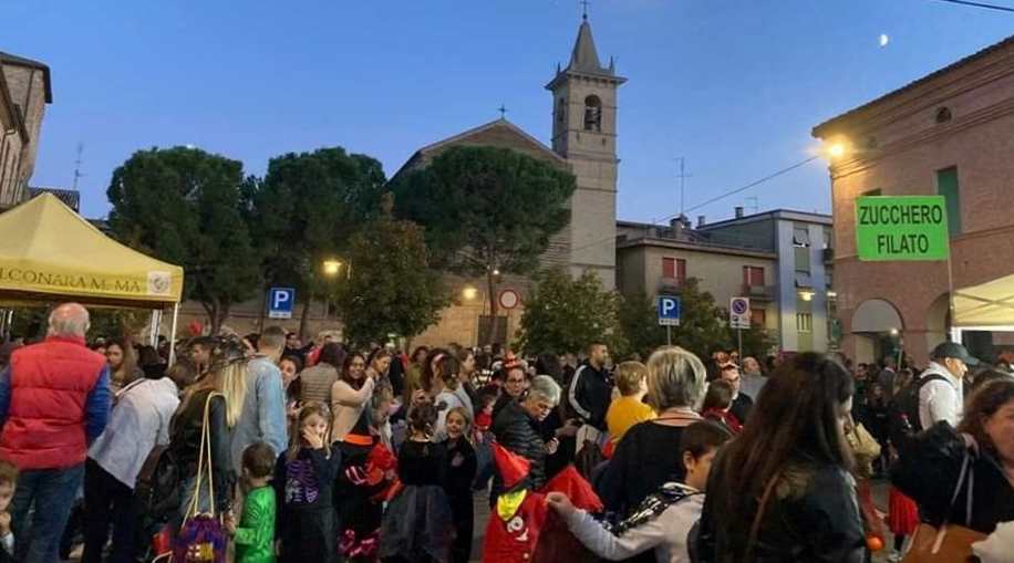 Una delle precedenti edizioni della festa a Castelferretti